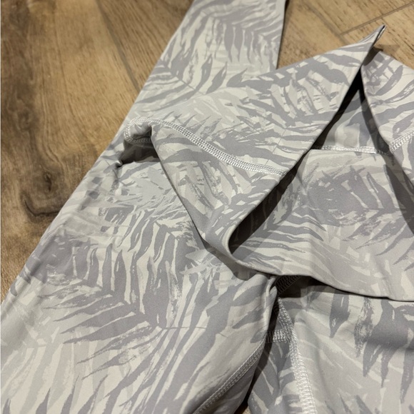 Lululemon Wunder Under Leggings - Palm Trees size 6 - Picture 12 of 13